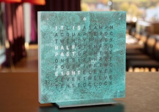 英文が浮かび上がって時刻を知らせるアートクロック「QLOCKTWO」に2020年新作モデル登場