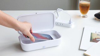 スリー・アール、UVランプでスマホを除菌できるワイヤレス充電器を発売