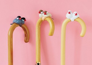 フェリシモ、文鳥を連れて歩く気分を味わえる傘タグを発売
