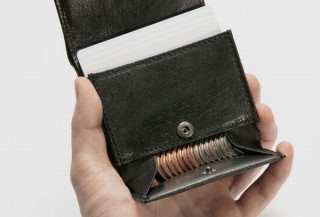 野生イノシシ革を使い薄く軽く、カード＆コイン同時収納もできる革財布「CATAe」
