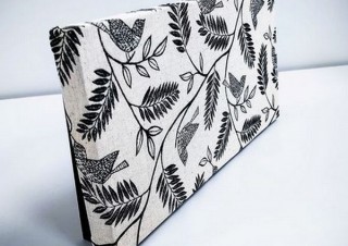 自然音でテレワーク時のリラックス環境を整え、勤怠管理もできる「システムスピーカー」