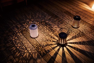 放射状に広がる印影が美しいLEDランタン「LEDソーラー」
