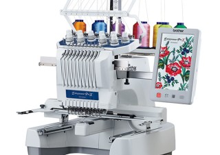 ブラザー、同社初の無線LANでのデータ転送に対応した業務用刺繍ミシン「PR1055X」を発売