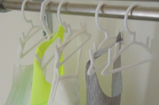 ついに「マスク用のハンガー」が登場。マスクもコーディネートする時代に