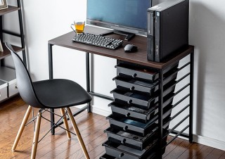 サンワサプライ、8段プラスチックトレーを搭載したPCデスクを発売