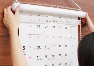 便利な巻物型ホワイトボードカレンダー「ロールカレンダー 2021」