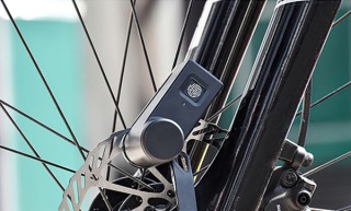 自転車ロックをわずか0.5秒で解錠する指紋認証キー「WALSUN」。40パターンの指紋登録が可能