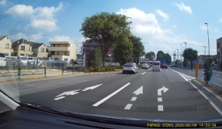 レンタカーやカーシェアで役立つ、着脱自在のルームミラー型ドライブレコーダー