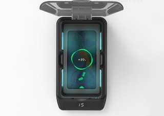 スマホをワイヤレス充電しながら徹底除菌する「LeadingPlus スマホ除菌器」