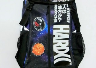 ヴィレヴァン、宇宙人と太陽のワッペンを付けた「ムー」デイパックを発売
