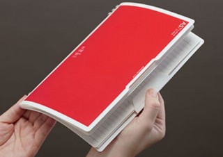 キングジム、書くときにリングが手にふれない「テフレーヌシリーズ」にフラップ付き新モデル