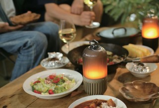 スパイス、音楽が流れランタンのように灯る癒やしアイテム「ゆらぎカプセルスピーカー」を発売