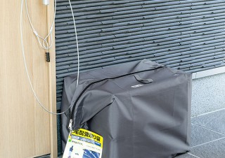 サンワサプライ、降りたたたみ式の簡易宅配ボックスを発売