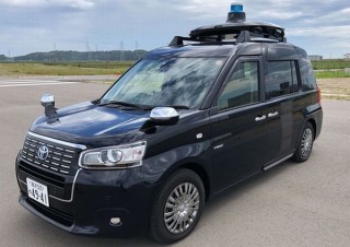 新宿の公道で「自動運転タクシー」の実証実験、運転席無人の遠隔型自動走行など