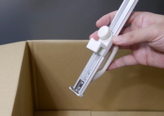 宅配便で送る段ボール、余った高さは美しく折り曲げて、送料も合わせて節約！