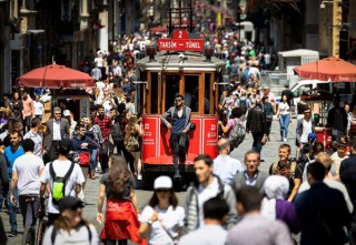 「第13回 タムロン鉄道風景コンテスト」の入賞作品を紹介する写真展が開催