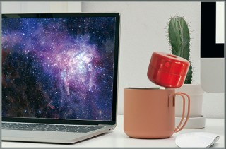 ペットボトル、コップなど、身近な容器で使えるコンパクト加湿器が登場