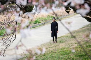 ニコンプラザ東京のリニューアルオープン写真展として古賀絵里子氏の「BELL」が開催