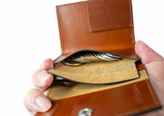 ミニマルを追求し、コンパクト財布と名刺入れが合体した「SIGOSOTO miniWALLET」発売