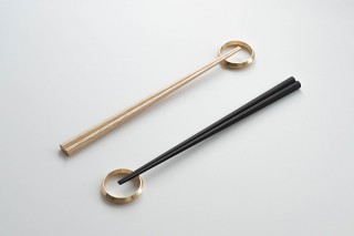 ニューワールド、真鍮製箸置きと八角形の箸セットを発売