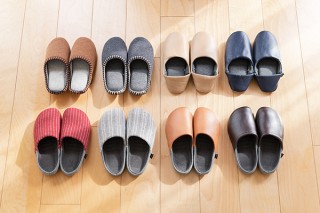 おうち時間のON/OFFを切り替えるファッションスリッパ「バブーシュ レザータッチ」ほか