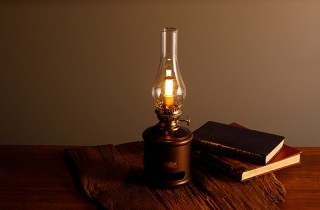 アラジン、オイルランプのような見た目のランタンスピーカーを発売