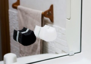 小久保工業所、ネコ型のスポンジで鏡などにペタッと貼れる「ネコピカPETAKORA」を発売