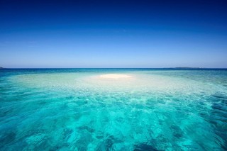 リニューアルオープンを迎えたニコンプラザ大阪で三好和義氏の写真展「日本の楽園島」が開催