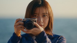 adieu名義で歌手としても活動している上白石萌歌さんの初の写真展がソニーストア銀座で開催