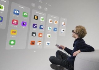 KDDI、現実空間に3Dを表示して“複合現実”視聴が可能な「スマートグラス」発売