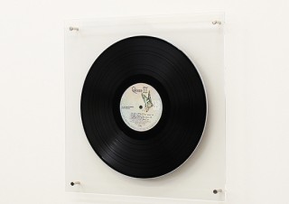 さくら樹脂、LPレコード盤をそのまま飾れるアクリル製のフレームを発売