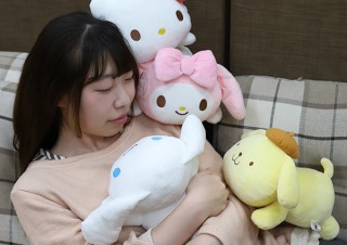ハローキティが、ポムポムプリンが、あなたをハグして温めるヒーター内蔵「あったかぬいぐるみ」