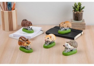 ヴィレヴァン、ハムスターやハリネズミの形がかわいいステープラーを発売
