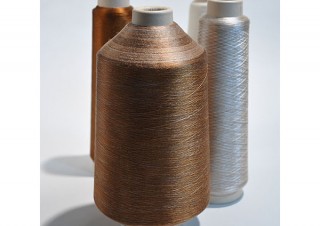 銀の成分を含んだ“銀染”の糸で作った「抗菌シルクマスク」