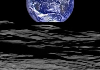 NASAの画像を中心に選りすぐりの天体写真を紹介している展覧会「138億光年 宇宙の旅」