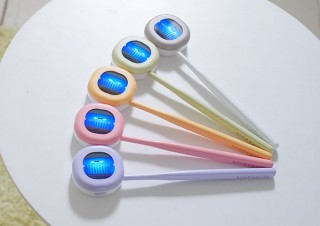 ポップでかわいいパステル調の「歯ブラシ除菌キャップ」新登場