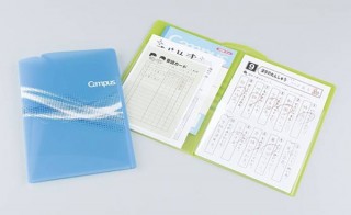 コクヨ、小学生のプリント持ち帰りをサポートする見開きワイドポケットタイプのファイルを発売