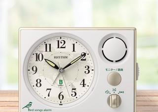 リズム、野鳥の声を高音質で再現した「日本野鳥の会」共同開発の目覚まし時計を発売