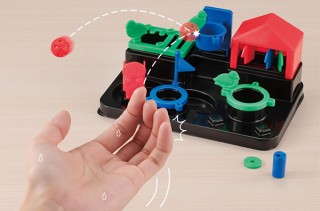 メガハウス、狙った場所に物を入れる動作に注目した無理ゲー「絶対にはいらない！？」を発売