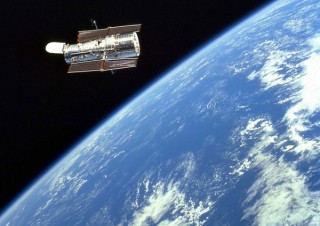 ハッブル宇宙望遠鏡の打ち上げ30周年に合わせたFUJIFILM SQUARE企画写真展がスタート