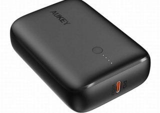 AUKEY、クレジットカードよりも小さく急速充電もできるモバイルバッテリー「Basix Mini」発売