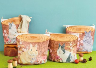 フェリシモ、切り株の前でうさぎがくつろぐ洗濯ネットを発売