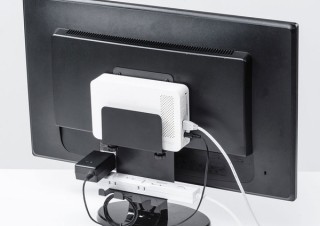 サンワサプライ、小型のパソコンやHDDを液晶ディスプレイの裏に設置できるVESAホルダーを発売