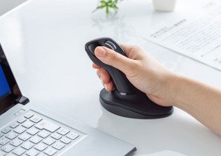 サンワサプライ、手首を捻らずに使えるスティックタイプのエルゴノミクスマウスを発売