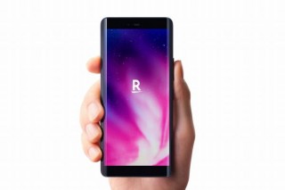 楽天モバイル、手のひらピッタリサイズで2万円ジャストのスマホ「Rakuten Hand」発表
