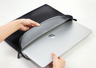 サンワサプライ、低反発ウレタンを内蔵したMacBook用の衝撃吸収ケースを計4モデル発売