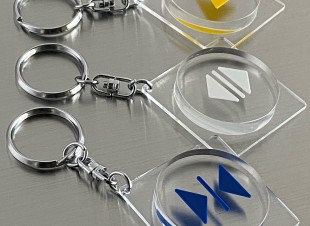 本物のエレベーターボタンを使ったキーホルダー、受験生の合格祈願アイテム3種を発売