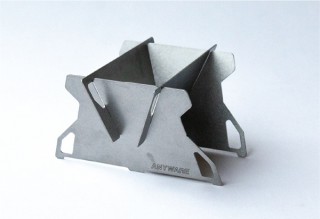 アウトドアでも本格的なドリップコーヒーを。4mm厚に畳んで持ち歩ける「アッセンブルドリッパー」