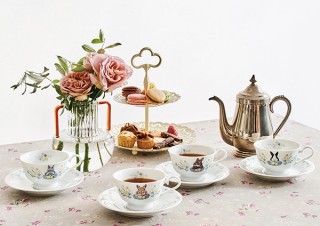 フェリシモ、うさぎと草花の柄で優雅なティータイムを楽しめるカップ＆ソーサ―を発売