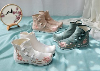 ヴィレヴァン、花刺繍などをあしらった中華デザインのブーツとシューズを発売